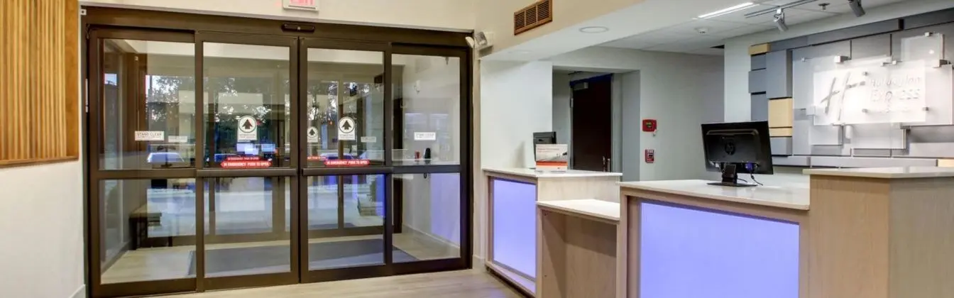 Holiday Inn Express & Suites Aurora- Napervillle