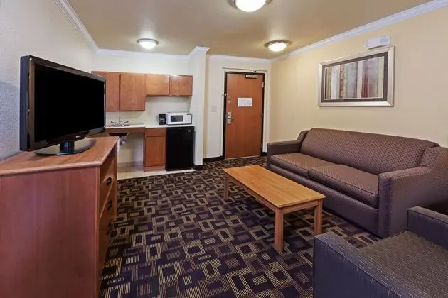 Holiday Inn Express Hotel & Suites Austin-(Nw) Hwy 620 & 183