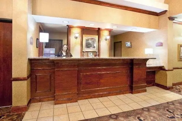 Holiday Inn Express Hotel & Suites