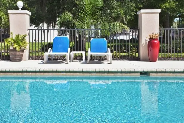 Holiday Inn Express and Suites Bartow - Havuz