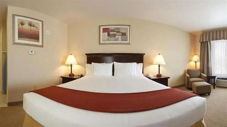Holiday Inn Express and Suites Beaumont Oak Valley