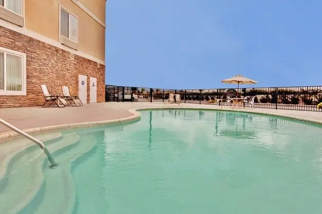 Holiday Inn Express and Suites Beaumont Oak Valley - Havuz