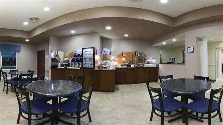 Holiday Inn Express and Suites Bedford
