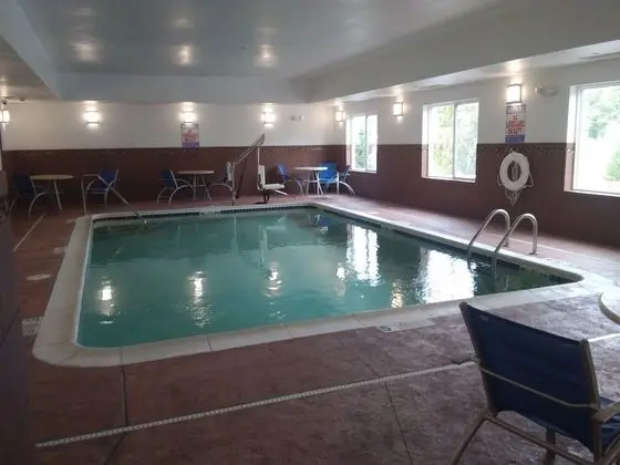 Holiday Inn Express & Suites Belle Vernon, an IHG Hotel - Havuz