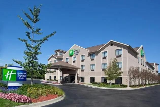 Holiday Inn Express and Suites Belleville Airport