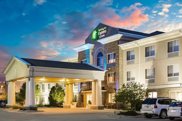 Holiday Inn Express Suites Bellevue Omaha Area
