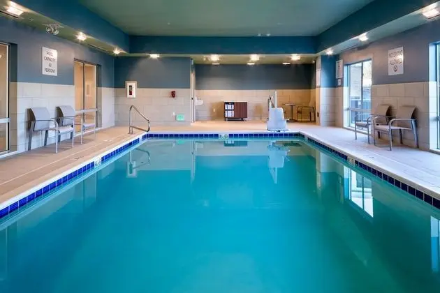 Holiday Inn Express & Suites Bend South, an IHG Hotel - Havuz
