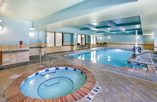 Holiday Inn Express and Suites Birmingham Invernes - Havuz
