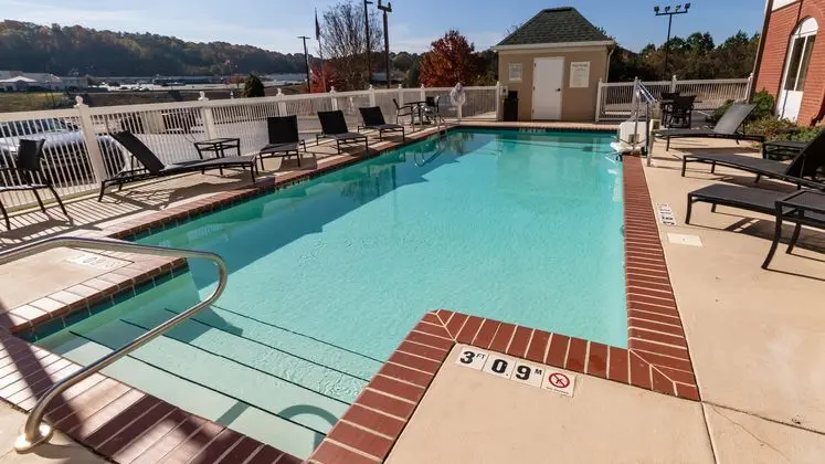 Holiday Inn Express and Suites Birmingham Irondale