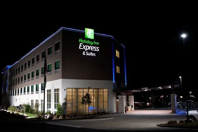 HOLIDAY INN EXPRESS AND SUITES BIRMINGHAM NORTH -