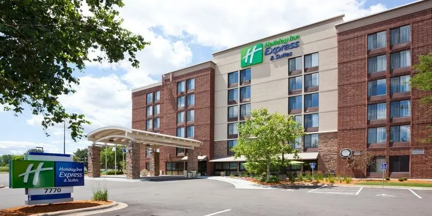 Holiday Inn Express & Suites Bloomington West