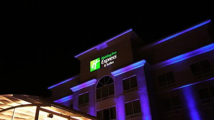 Holiday Inn Express Hotel & Suites Bossier City - 
