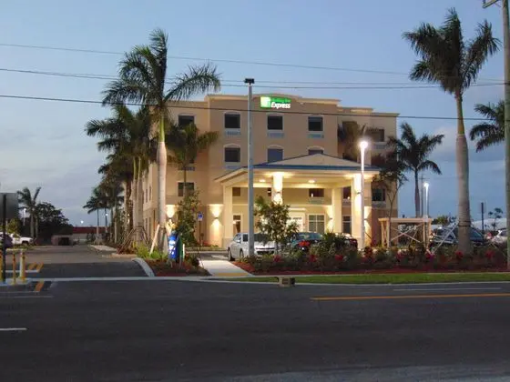 Holiday Inn Express and Suites Boynton Beach West