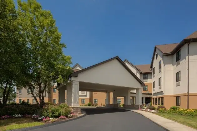 Holiday Inn Express and Suites Bradley Airport - Dış Mekan