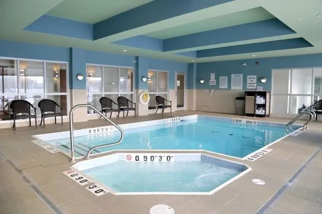 Holiday Inn Express and Suites Brampton - Havuz