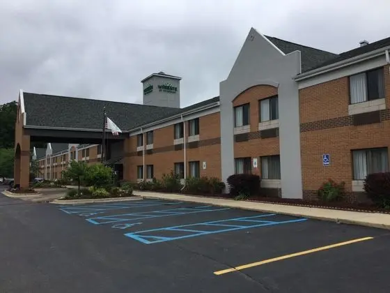 HOLIDAY INN EXPRESS SUITES BRIGHTON DOWNTOWN