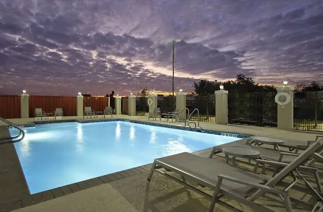 HOLIDAY INN EXPRESS AND SUITES BROOKSHIRE-KATY FRE - Havuz