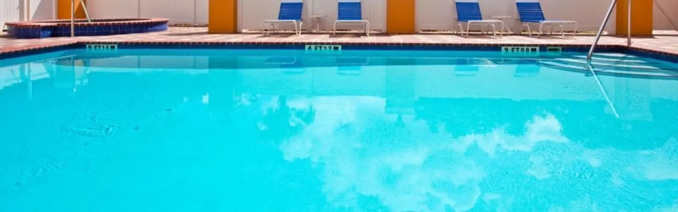 Holiday Inn Express and Suites Brooksville I-75 - Havuz