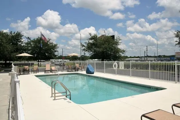 Holiday Inn Express and Suites Brooksville West - Havuz