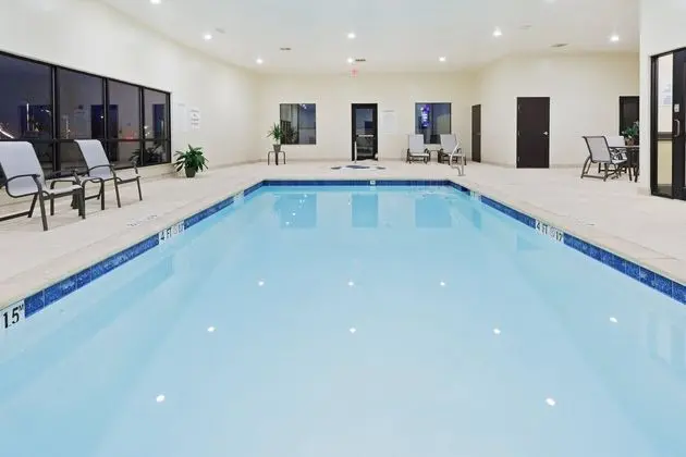 Holiday Inn Express Hotel & Suites Brownfield - Havuz
