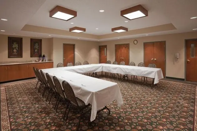 Holiday Inn Express and Suites Bryan Montpelier