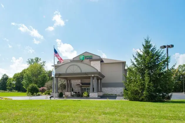 Holiday Inn Express and Suites Bucyrus