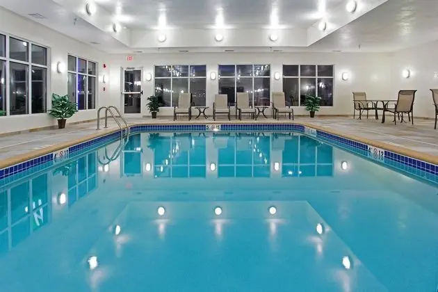Holiday Inn Express and Suites Buffalo - Havuz