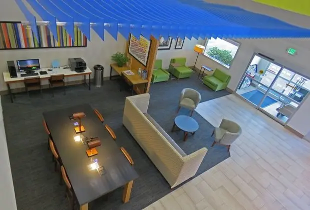 Holiday Inn Express Hotel & Suites Burlington - Dış Mekan
