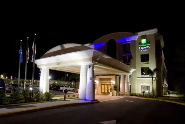 Holiday Inn Express & Suites - Busch Gardens USF