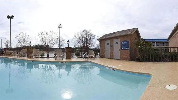 Holiday Inn Express and Suites Byron