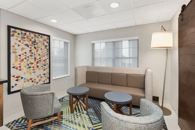 Holiday Inn Express and Suites Byron - Dış Mekan