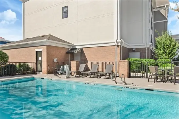 Holiday Inn Express and Suites Byron - Havuz