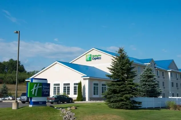 Holiday Inn Express and Suites Cadillac