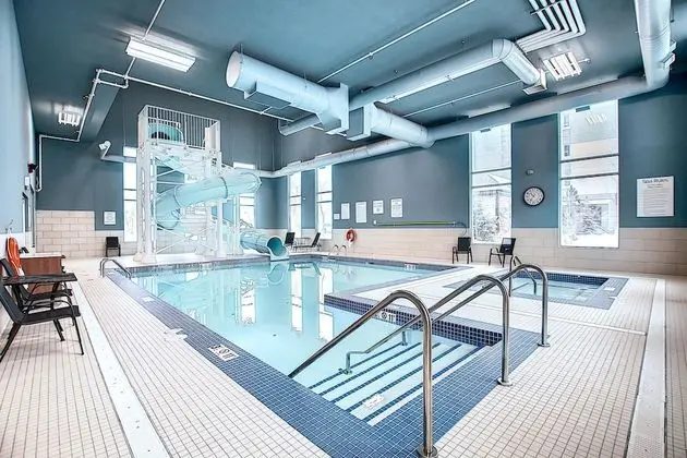 Holiday Inn Express & Suites Calgary Airport Trail NE, an IHG Hotel - Havuz