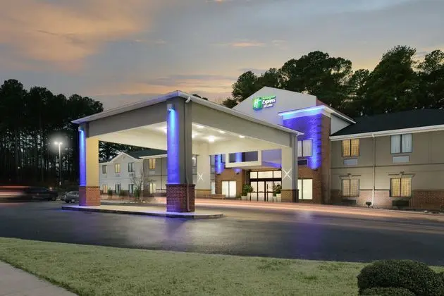 Holiday Inn Express and Suites Camden