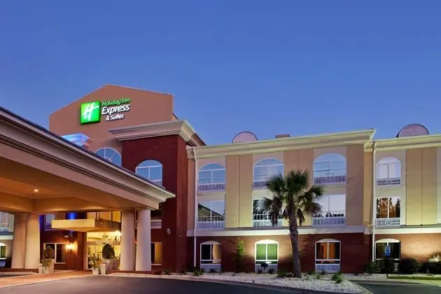 Holiday Inn Express and Suites Camden I20 Hwy 521