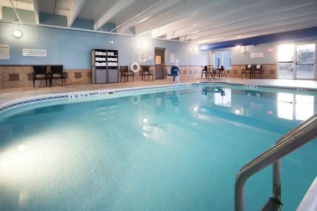 Holiday Inn Express and Suites Canyon - Havuz