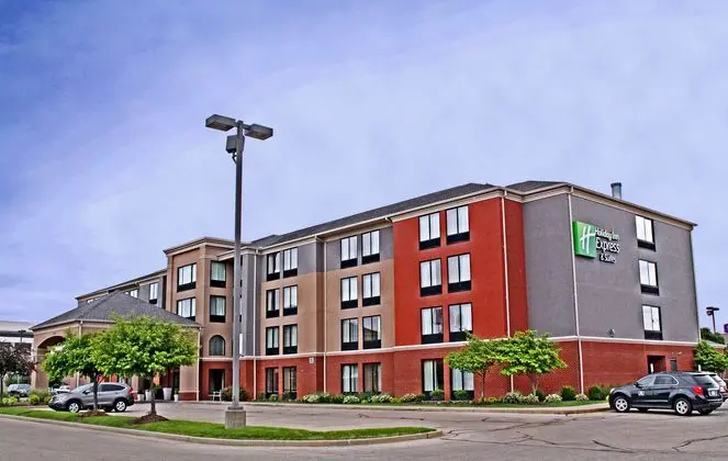 Holiday Inn Express and Suites Cape Girardeau I 55