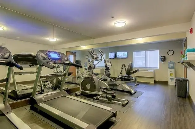 Holiday Inn Express and Suites Carlsbad Beach