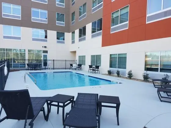 Holiday Inn Express and Suites Carrollton West - Havuz