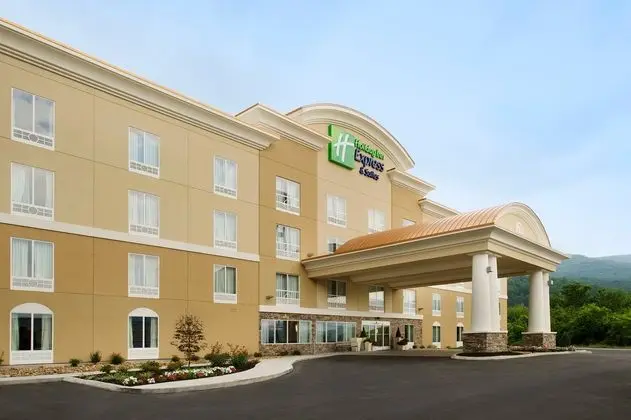 Holiday Inn Express and Suites Caryville
