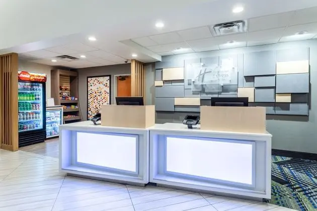 Holiday Inn Express And Suites Cedar Falls - Dış Mekan