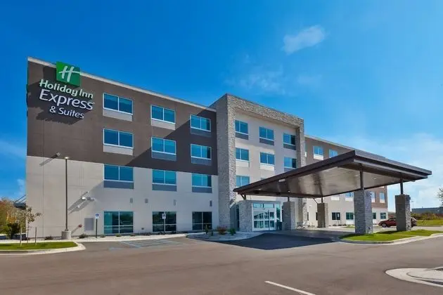 Holiday Inn Express & Suites Cedar Springs – Grand Rapids N, an IHG Hotel