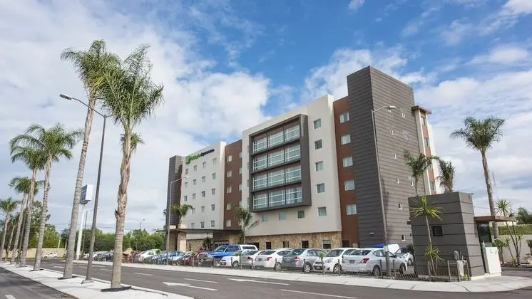 Holiday Inn Express & Suites Celaya, an IHG Hotel