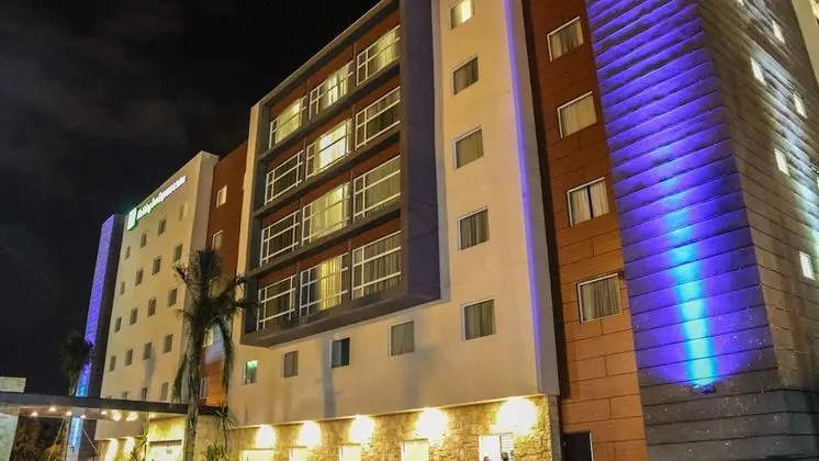 Holiday Inn Express & Suites Celaya, an IHG Hotel - Dış Mekan