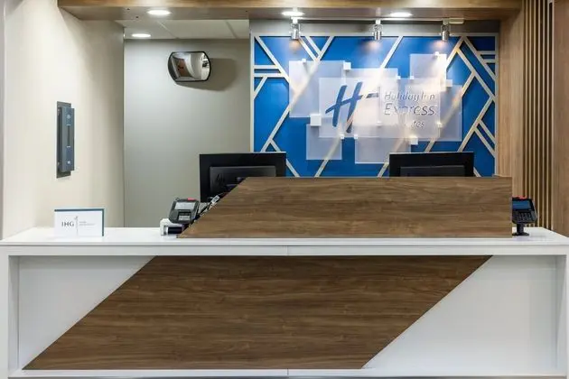 Holiday Inn Express & Suites Center Township - Dış Mekan