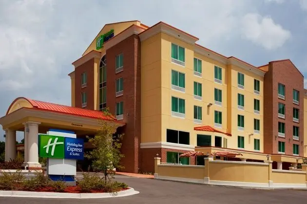 Holiday Inn Express and Suites Chaffee Jacksonvill