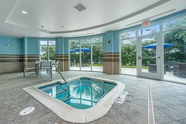 Holiday Inn Express and Suites Charleston Arpt Con - Havuz