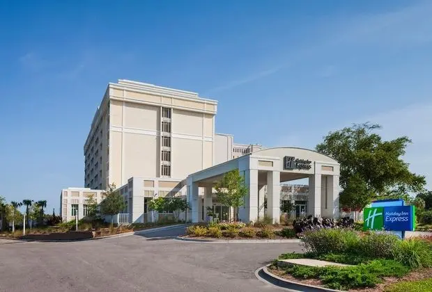 Holiday Inn Express & Suites Charleston Dwtn - Westedge, an IHG Hotel