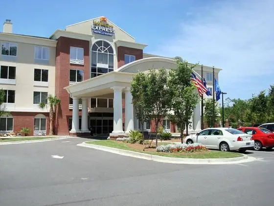 Holiday Inn Express and Suites Charleston North